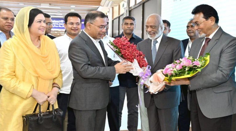 জাতিসংঘ সফর শেষে দেশে ফিরেছেন প্রধানমন্ত্রী তারেক রহমান