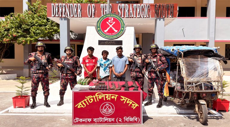 লেদা বাজারে অ*স্ত্রের চালান, তিন রোহিঙ্গা আট*ক