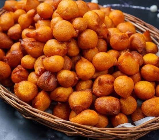 হারিয়ে যাচ্ছে গ্রাম বাংলার প্রাচীন মিষ্টান্ন তালের বড়া