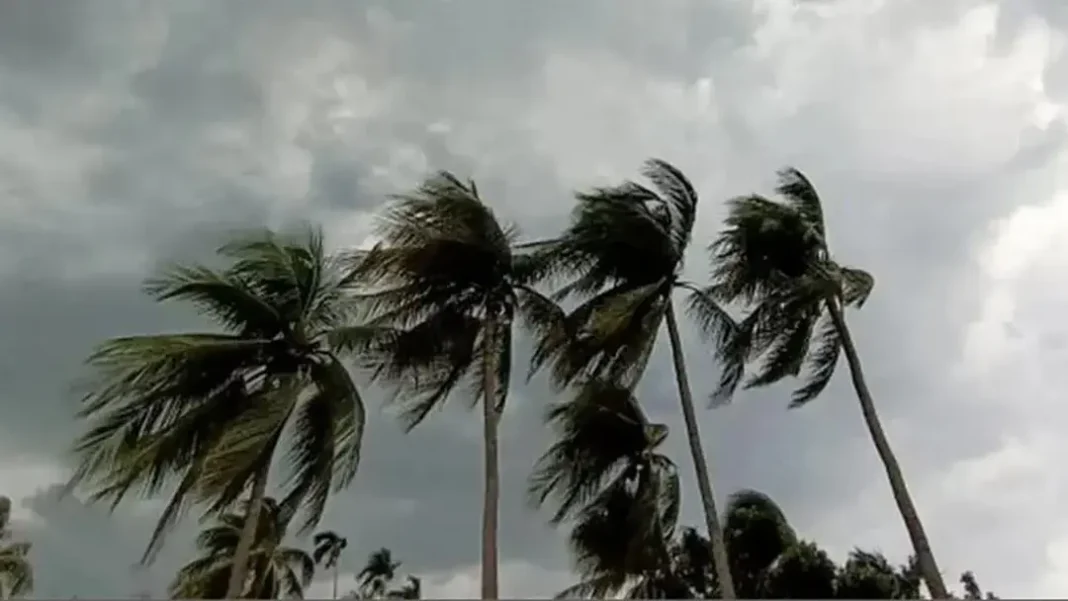 মৌসুমি বায়ু বিদায়ের পথে,বিভিন্ন অঞ্চলে বজ্রসহ বৃষ্টির আভাস