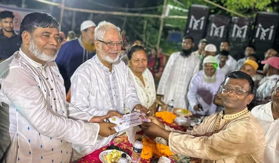 সভারের বিরুলিয়ায় ১৪টি পূজামণ্ডপ পরিদর্শন ও নগদ অর্থ প্রদান করেন চেয়ারম্যান প্রার্থী আমির শিরালী