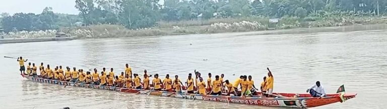 রৌমারী'র খেল্লা নৌকা 'মায়ের দোয়া' এখন মানিকগঞ্জের বেউথা ঘাটে,ঐতিহ্যবাহী কালীগঙ্গা নদীর নৌকাবাইচ হবে শনিবার