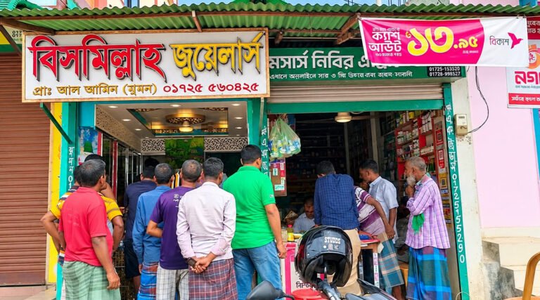 নকলা বাজারে চুরির ঘটনায় রাতের নিরাপত্তা নিয়ে শঙ্কায় ব্যবসায়ীরা