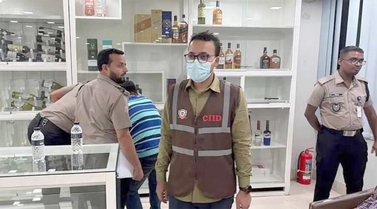 সালমান মুক্তাদিরের শ্বশুরের ৪ মদে*র গুদাম সি*লগালা