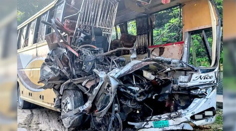নাটোরে বাস-ট্রাক সংঘ*র্ষ: নিহতের সংখ্যা বেড়ে-১৪