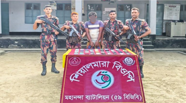 শিবগঞ্জ সীমান্তে ৫৯ বিজিবি’র অভিযানে ০১ জন আসামীসহ ৪০টি চোরাই মোবাইল আট*ক