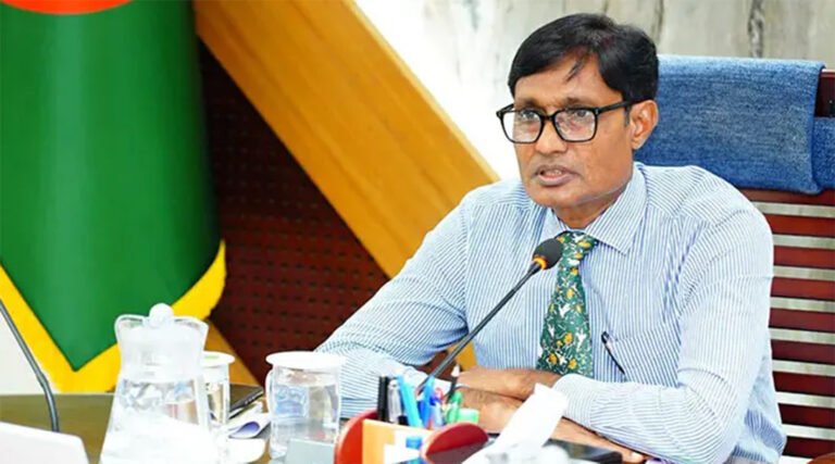 প্রধানমন্ত্রীকে জড়িয়ে ধরতে চাওয়া: রাজশাহীর বিভাগীয় কমিশনার স্ট্যান্ড রিলিজ