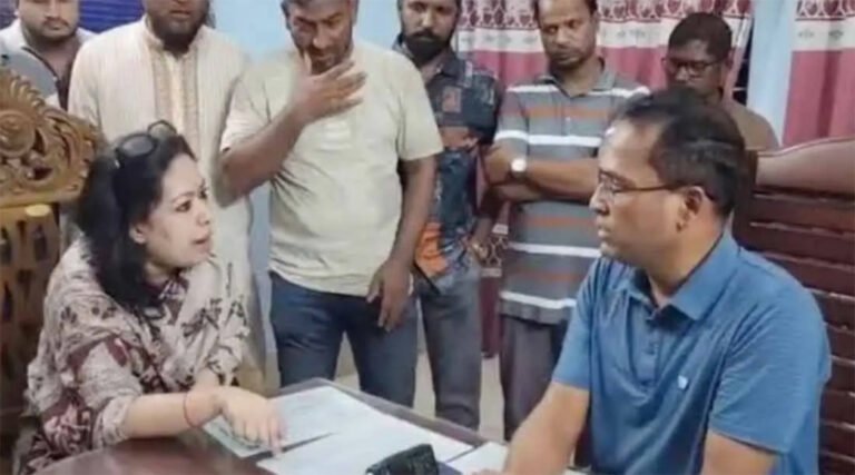 আপনি আ.লীগের ‘চোর’ ওসিকে ব্যারিস্টার রুমিন ফারহানা!
