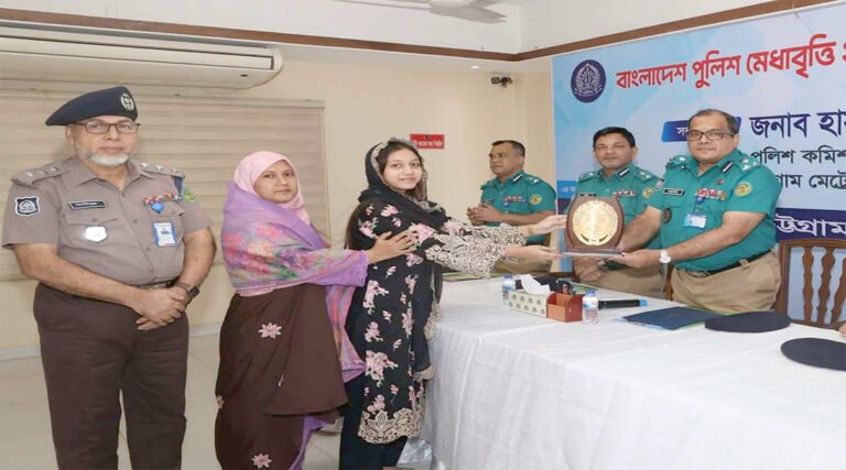 বাংলাদেশ পুলিশ মেধাবৃত্তি প্রদান ২০২৪ ও ২০২৫ উপলক্ষে সিএমপিতে মেধাবী শিক্ষার্থীদের সম্মান*না