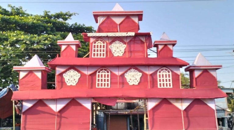 নকলায় দুর্গোৎসবের শেষ মুহূর্তের প্রস্তুতি চলছে!