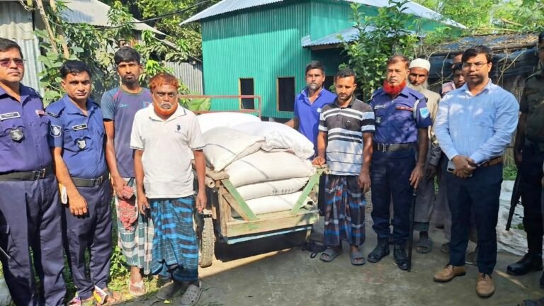 অধিক মূল্যে ও নিয়মবহির্ভূত সার বিক্রির দায়ে দৌলতপুরে সাব-ডিলারকে ২ লাখ টাকা জরিমানা