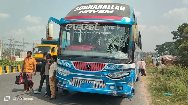 ঢাকা আরিচা মহা সড়কে সেলফি পরিবহন চলাচল সাময়িক বন্ধ ঘোষণা