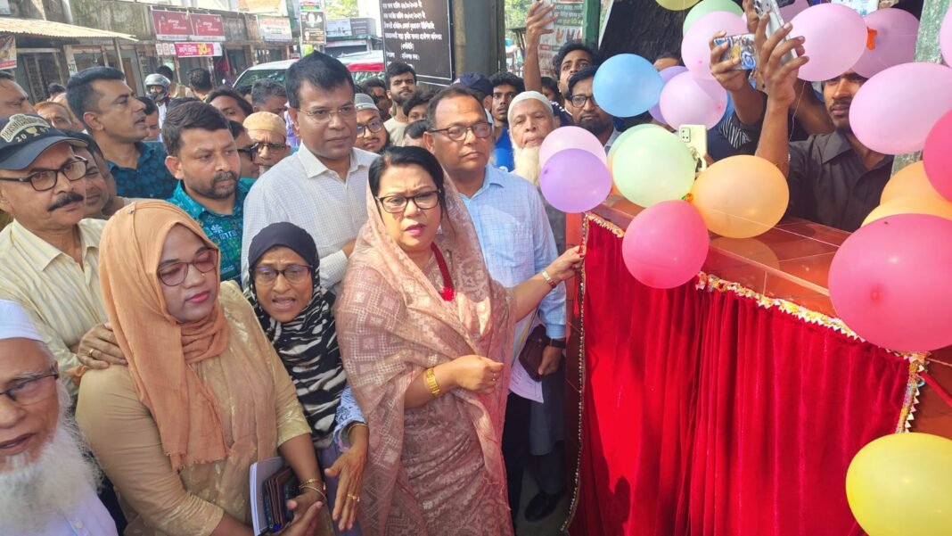 মানিকগঞ্জে তিন সড়কের উন্নয়ন কাজ উদ্বোধন করলেন খাদ্যমন্ত্রী