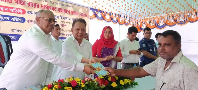 অনিরুদ্ধ রায়ের বিশেষ অনুদান পেলো ৮৪টি পুজামন্ডপের প্রতিনিধি