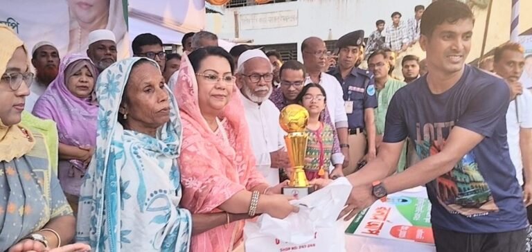 মানিকগঞ্জে ওস্তাদ মোহাম্মদ আলী স্মৃতি ফুটবল টুর্নামেন্টের ফাইনালে মাসুম ফুটবল একাডেমি চ্যাম্পিয়ন